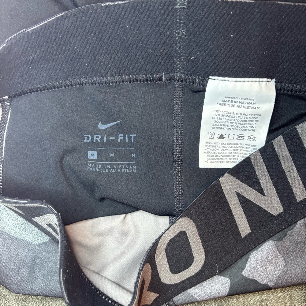 Nike Pro Womens Camo Capri Leggings Size Medium Black & Grey Workout Pilates - Picture 5 of 6